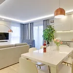 The Columbus - Nadmorze Premium Apartment *